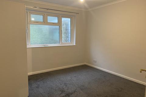 2 bedroom bungalow to rent, Maplin Avenue, Huddersfield HD3