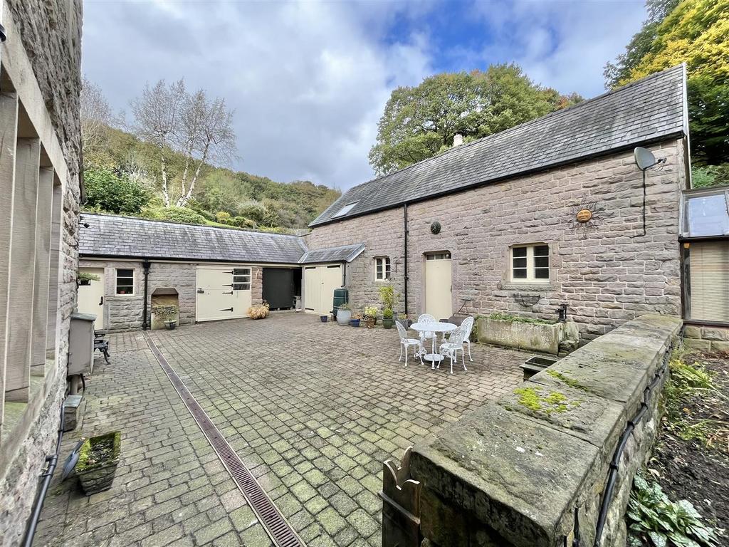 Courtyard/Coach House/Outbuildings
