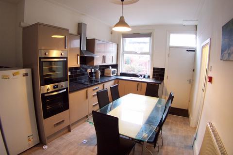 5 bedroom house to rent, Walmsley Road, Leeds