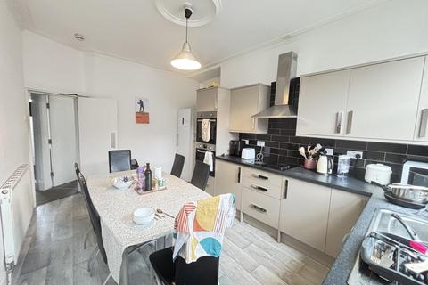 5 bedroom house to rent, Walmsley Road, Leeds