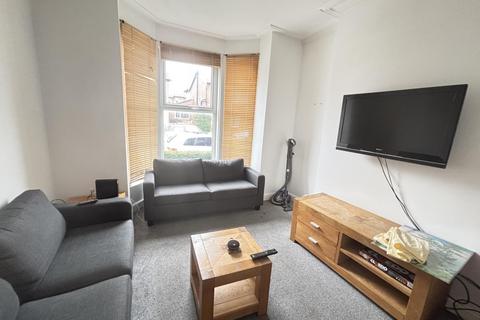 5 bedroom house to rent, Walmsley Road, Leeds