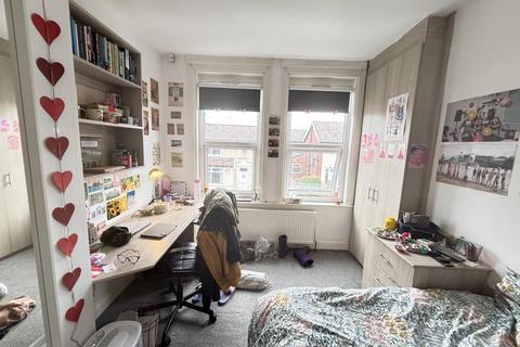 5 bedroom house to rent, Walmsley Road, Leeds