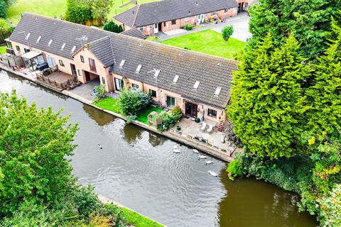 3 bedroom terraced house for sale, Waterside Gardens, Lenton NG7