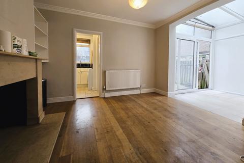 2 bedroom ground floor maisonette to rent, Pevensey Road, London SW17