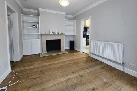 2 bedroom ground floor maisonette to rent, Pevensey Road, London SW17