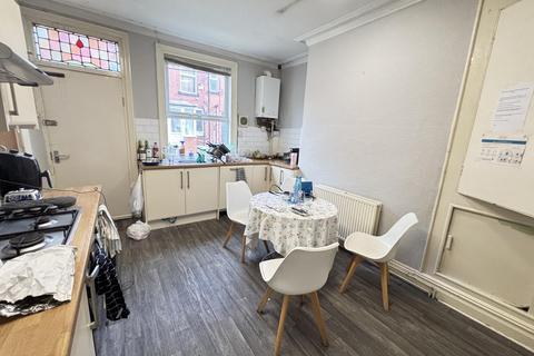 4 bedroom house to rent, Thornville Crescent, Leeds