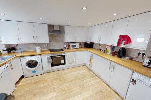 4 bedroom house to rent, Trelawn Avenue, Leeds