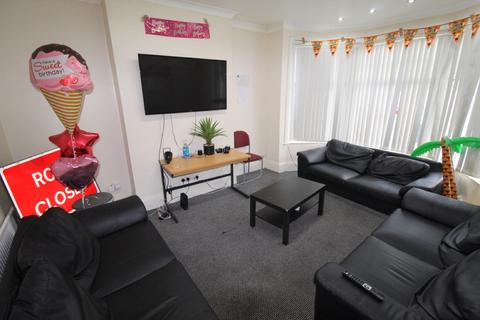 8 bedroom house to rent, St Michael Villas, Leeds