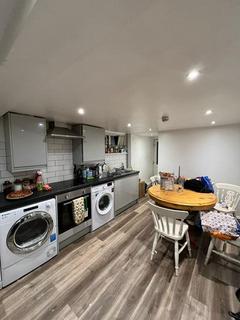 9 bedroom house to rent, St Michael Villas, Leeds