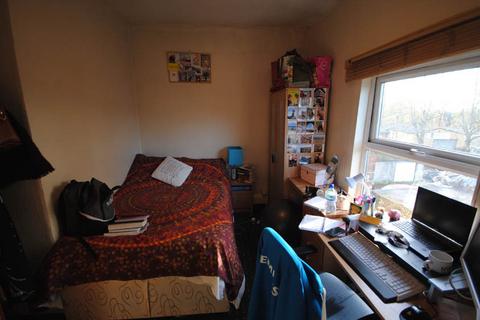 9 bedroom house to rent, Cardigan Road, Leeds