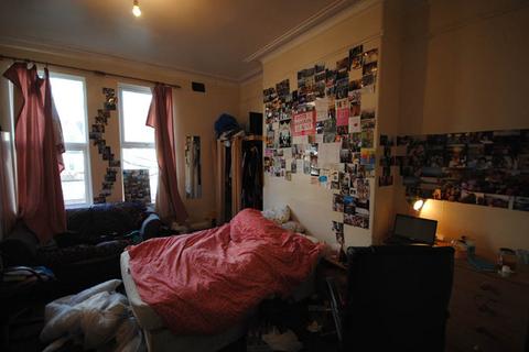 9 bedroom house to rent, Cardigan Road, Leeds