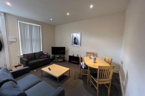 4 bedroom house to rent, Royal Park Mount, Leeds