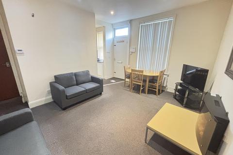 4 bedroom house to rent, Royal Park Mount, Leeds