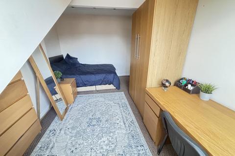 4 bedroom house to rent, Royal Park Mount, Leeds