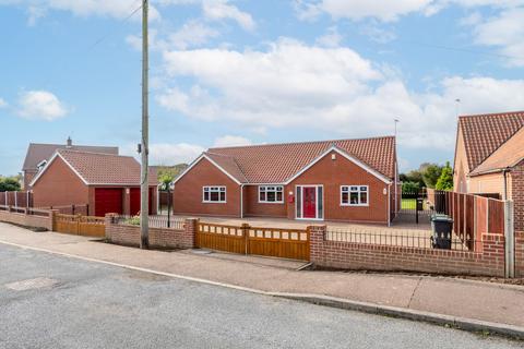 4 bedroom detached bungalow for sale, Old Coast Road, Ormesby