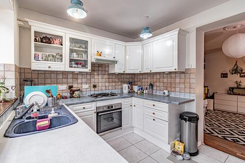 3 bedroom flat for sale, Regents Park Road, London N3