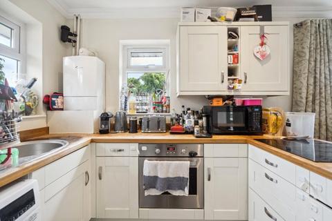 2 bedroom flat to rent, Beaumont Rise, Marlow SL7