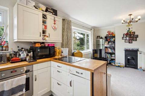 2 bedroom flat to rent, Beaumont Rise, Marlow SL7