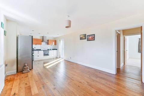 2 bedroom bungalow for sale, Broadmead Avenue, Worcester Park, KT4