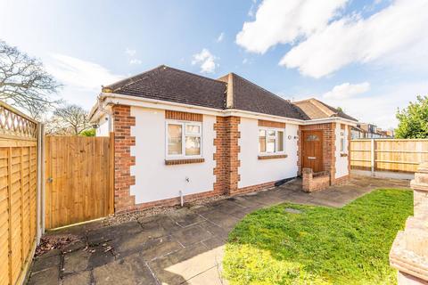 2 bedroom bungalow for sale, Broadmead Avenue, Worcester Park, KT4