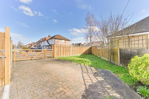 2 bedroom bungalow for sale, Broadmead Avenue, Worcester Park, KT4