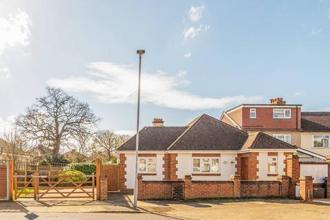 2 bedroom bungalow for sale, Broadmead Avenue, Worcester Park, KT4