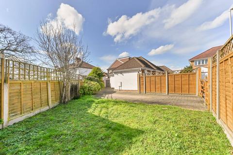 2 bedroom bungalow for sale, Broadmead Avenue, Worcester Park, KT4