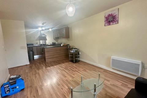 2 bedroom flat to rent, Denmark Road, Manchester M15