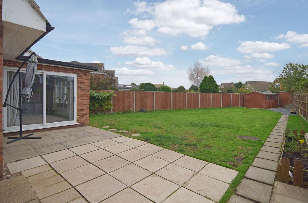 Beech Crescent, King's Lynn PE33 3 bed detached house for sale £285,000