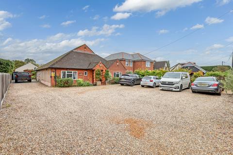 6 bedroom bungalow for sale, Church Road, Ramsden Bellhouse, Billericay