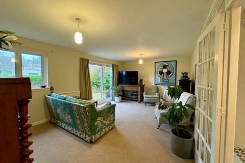 10 Allan Drive, Forres, IV36 2JX