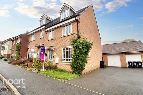 3 bedroom semi-detached house for sale, Ploughmans Drive, Daventry