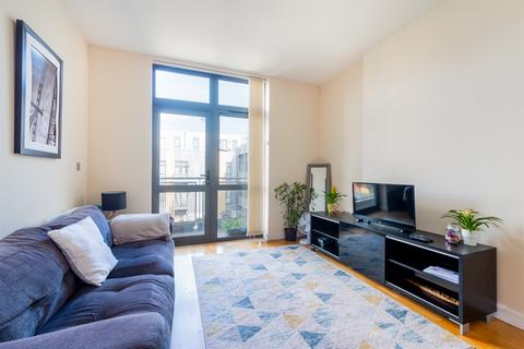 2 bedroom flat to rent, 133 Axminster Road, London N7