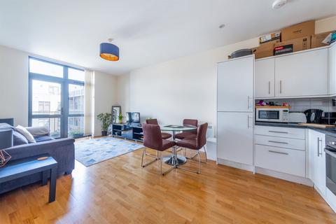 2 bedroom flat to rent, 133 Axminster Road, London N7