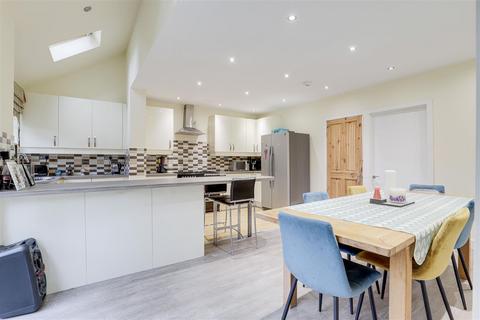20 Greythorn Drive, West Bridgford, Nottingham, NG2 7GG