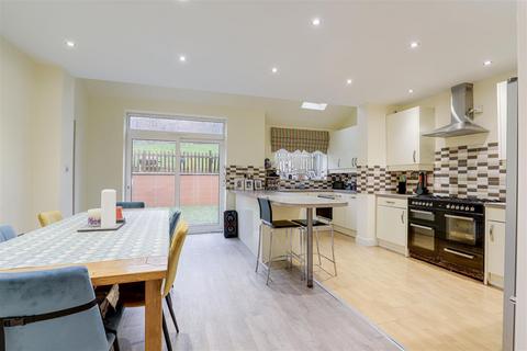 20 Greythorn Drive, West Bridgford, Nottingham, NG2 7GG