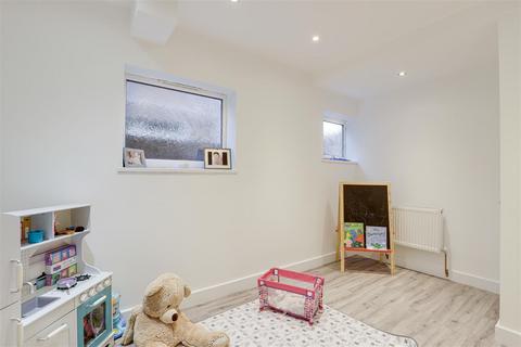 20 Greythorn Drive, West Bridgford, Nottingham, NG2 7GG