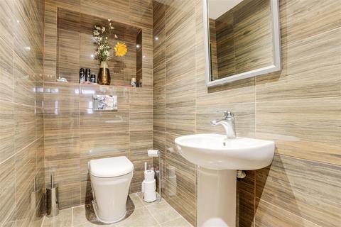 20 Greythorn Drive, West Bridgford, Nottingham, NG2 7GG