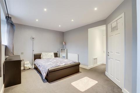 20 Greythorn Drive, West Bridgford, Nottingham, NG2 7GG