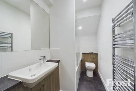 1 bedroom apartment for sale, London Road, Staines-upon-Thames, Surrey, TW18