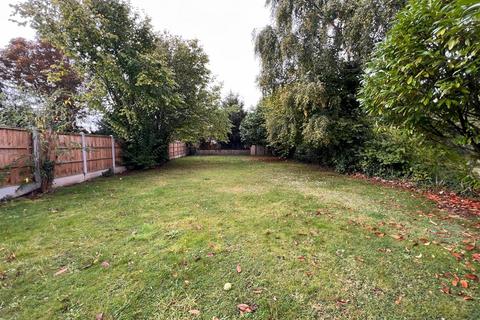 6 bedroom detached bungalow for sale, Westrow Gardens, Ilford