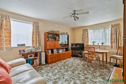 2 bedroom apartment for sale, Haslam Close, Ickenham, UB10