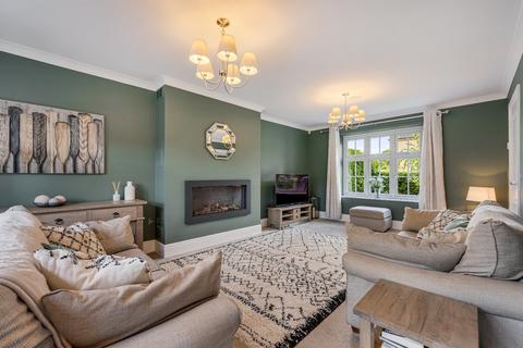 4 bedroom detached house for sale, Mill Square, Horsforth, Leeds, West Yorkshire, LS18