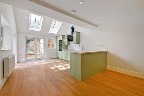 4 bedroom terraced house to rent, Vineyard Street, Winchcombe, Cheltenham, Gloucestershire, GL54