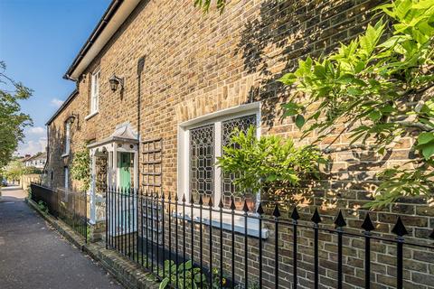 137 Richmond Road, Twickenham, TW1 3AT