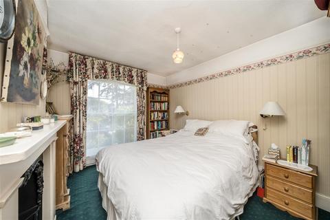 137 Richmond Road, Twickenham, TW1 3AT