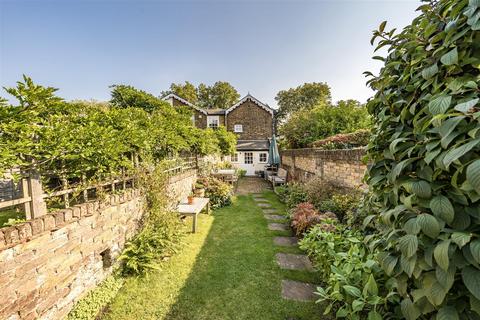 137 Richmond Road, Twickenham, TW1 3AT