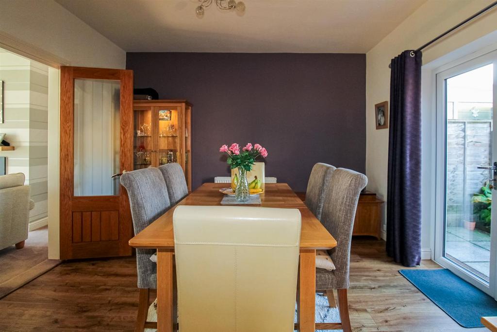 Sitting/dining room