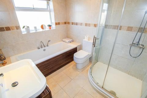 11 Oakwood, Wakefield, WF2 8JG