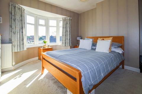 11 Oakwood, Wakefield, WF2 8JG
